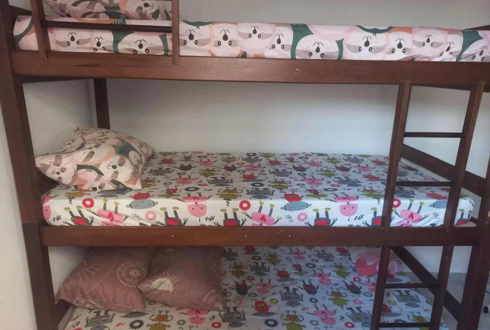 Apartamento Em Cabo Frio Para Temporada Ferias Final De Semana Ambiente Familiar 0*,  Brazil